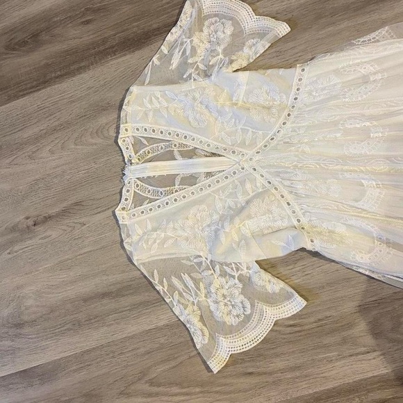 Elegant White Embroidered Maxi Dress - Picture 5 of 7